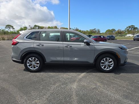 Used 2023 Honda CR-V LX image 3