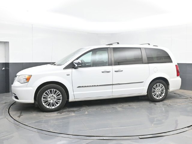 Used 2014 Chrysler Town & Country Touring-L FWD image 11