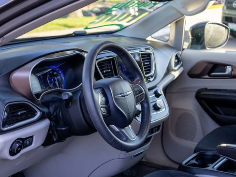 Used 2017 Chrysler Pacifica Touring Plus w/ Tire & Wheel Group image 20