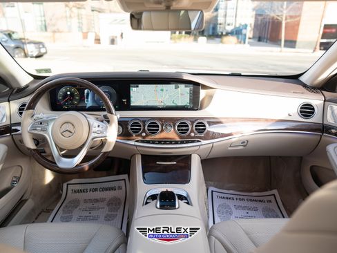 Used 2018 Mercedes-Benz S 560 4MATIC Sedan w/ Premium Package image 14