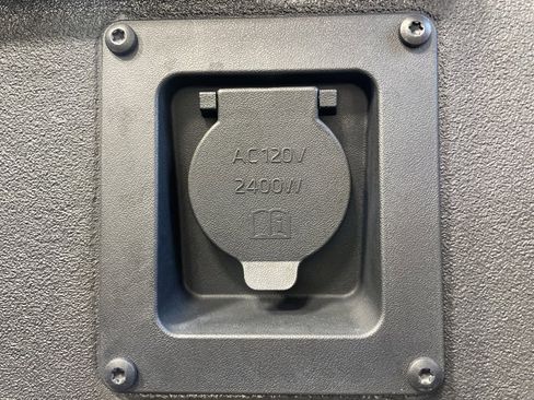 Used 2025 Toyota Tacoma Trailhunter Crew Cab image 13