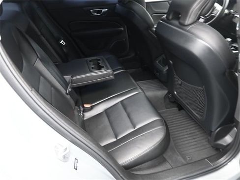 Certified 2024 Volvo S60 B5 Core image 25