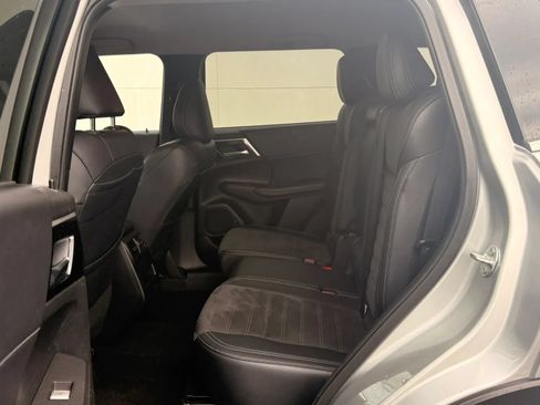 Used 2024 Mitsubishi Outlander FWD image 13