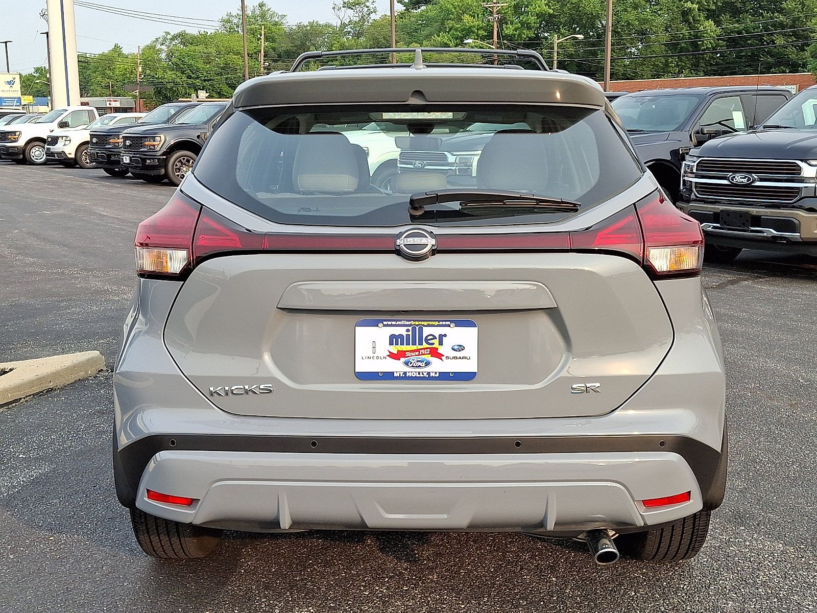 Used 2023 Nissan Kicks SR w/ SR Premium Package FWD image 5