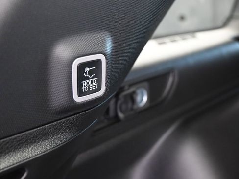 Used 2025 Jeep Grand Cherokee Altitude image 40