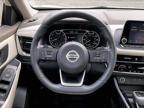 Used 2021 Nissan Rogue SV w/ Premium Package image 10