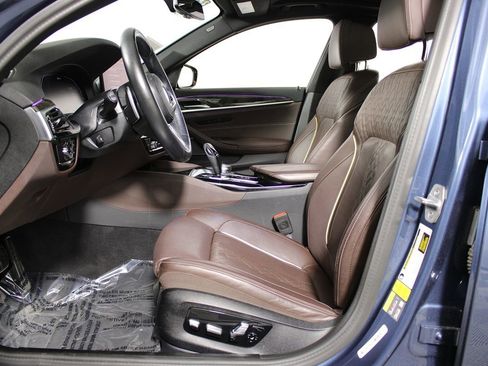 Used 2023 BMW 530e w/ M Sport Package image 32