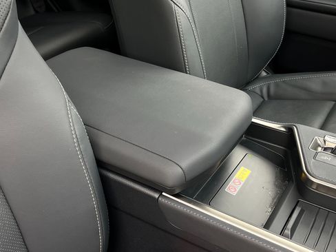 Used 2024 Lexus GX 550 w/ Accessory Package (Z1) image 32