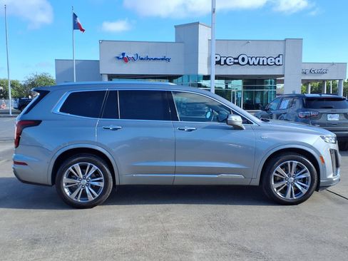 Used 2025 Cadillac XT6 Premium Luxury w/ Technology Package FWD image 4