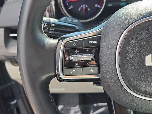 Certified 2024 Kia Carnival EX FWD image 30