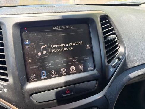 Used 2016 Jeep Cherokee Latitude AWD/4WD image 6