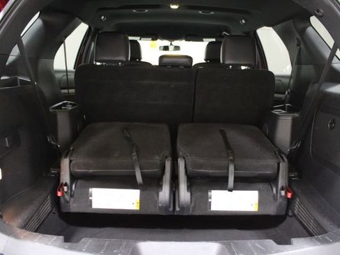 Used 2017 Ford Explorer XLT w/ Equipment Group 202A AWD/4WD image 14