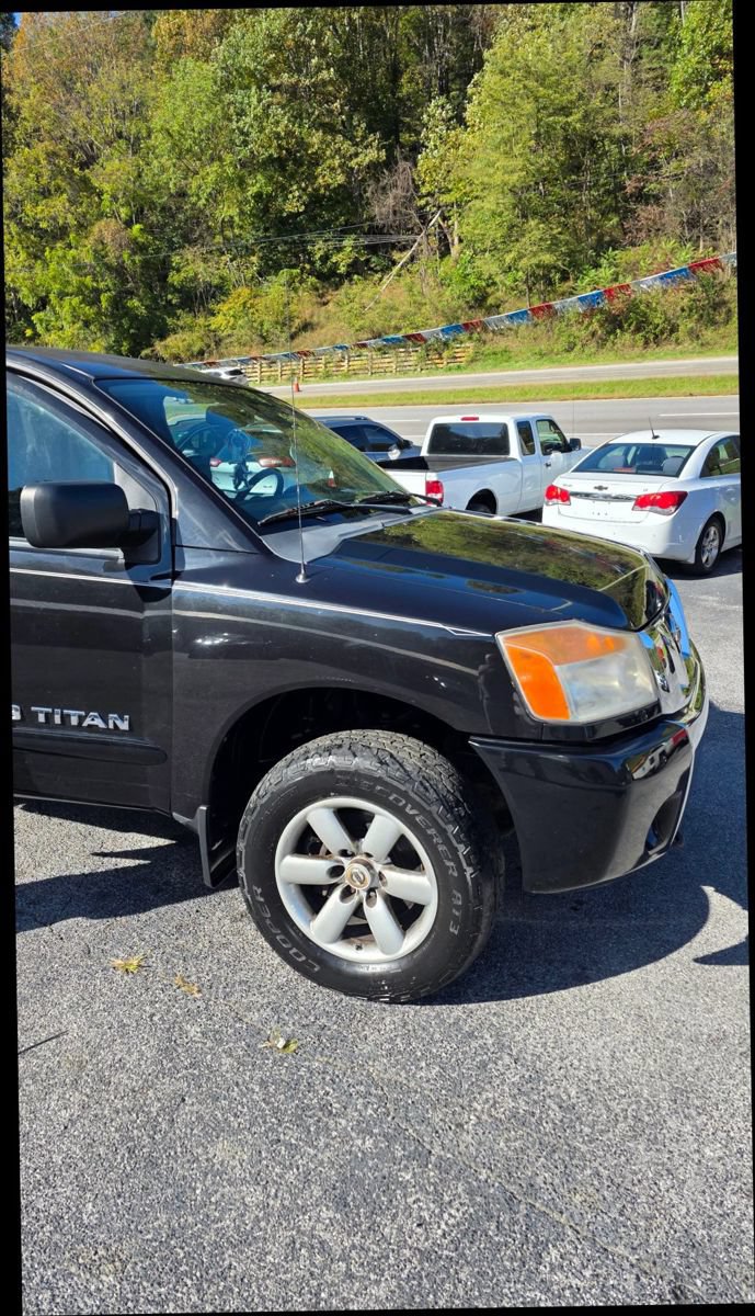 Used 2012 Nissan Titan SV w/ SV Value Truck Pkg AWD/4WD image 7