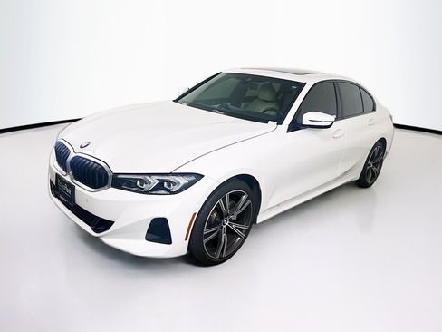 Used 2023 BMW 330i Sedan w/ Driving Assistance Package RWD image 3