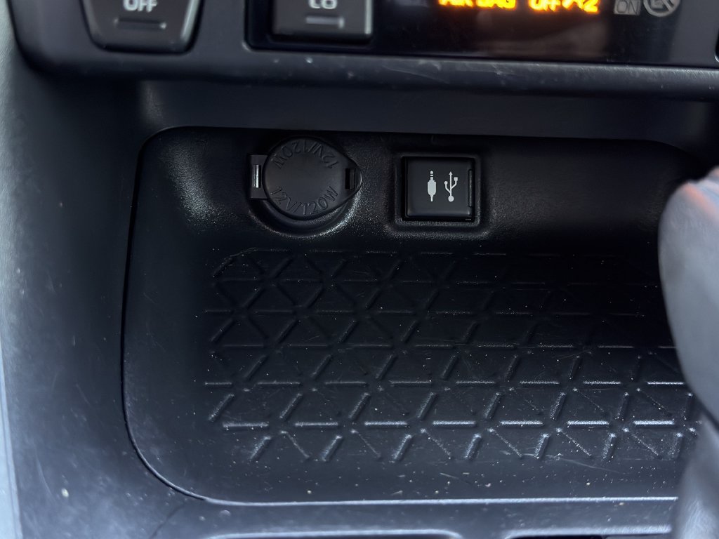 Used 2019 Toyota RAV4 XLE w/ Convenience Package FWD image 20