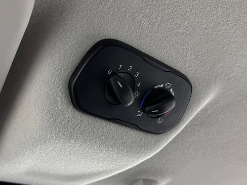 Used 2018 Ford Transit 350 XLT RWD image 16