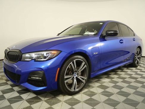 Certified 2022 BMW 330e w/ M Sport Package image 7