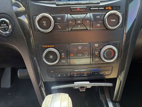 Used 2018 Ford Explorer XLT AWD/4WD image 24