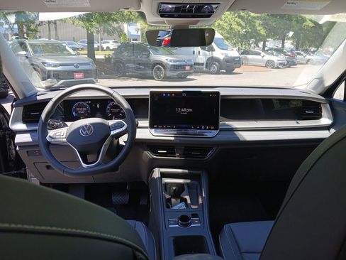 New 2025 Volkswagen Tiguan SE image 12