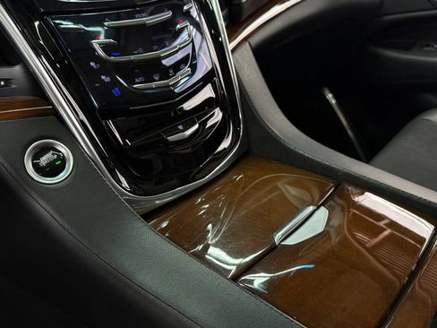Used 2018 Cadillac Escalade Premium Luxury RWD image 23