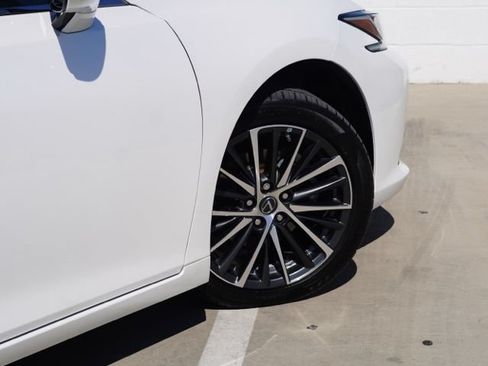 Used 2023 Lexus ES 350 w/ Premium Package FWD image 9