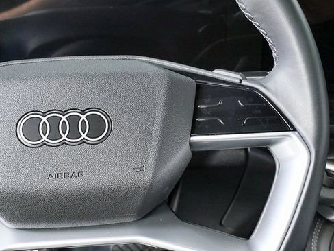 Used 2025 Audi Q5 Premium w/ Convenience Package image 10