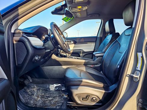 Certified 2022 Jeep Compass Limited image 11