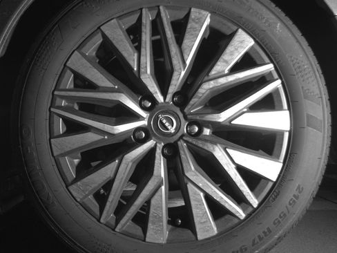 Used 2025 Nissan Altima 2.5 SV image 13