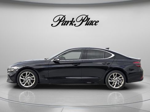 Used 2022 Genesis G70 2.0T image 2
