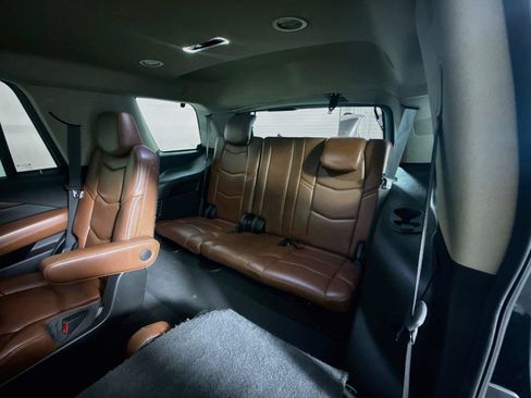Used 2019 Cadillac Escalade Luxury w/ Escalade Sport Edition AWD/4WD image 13