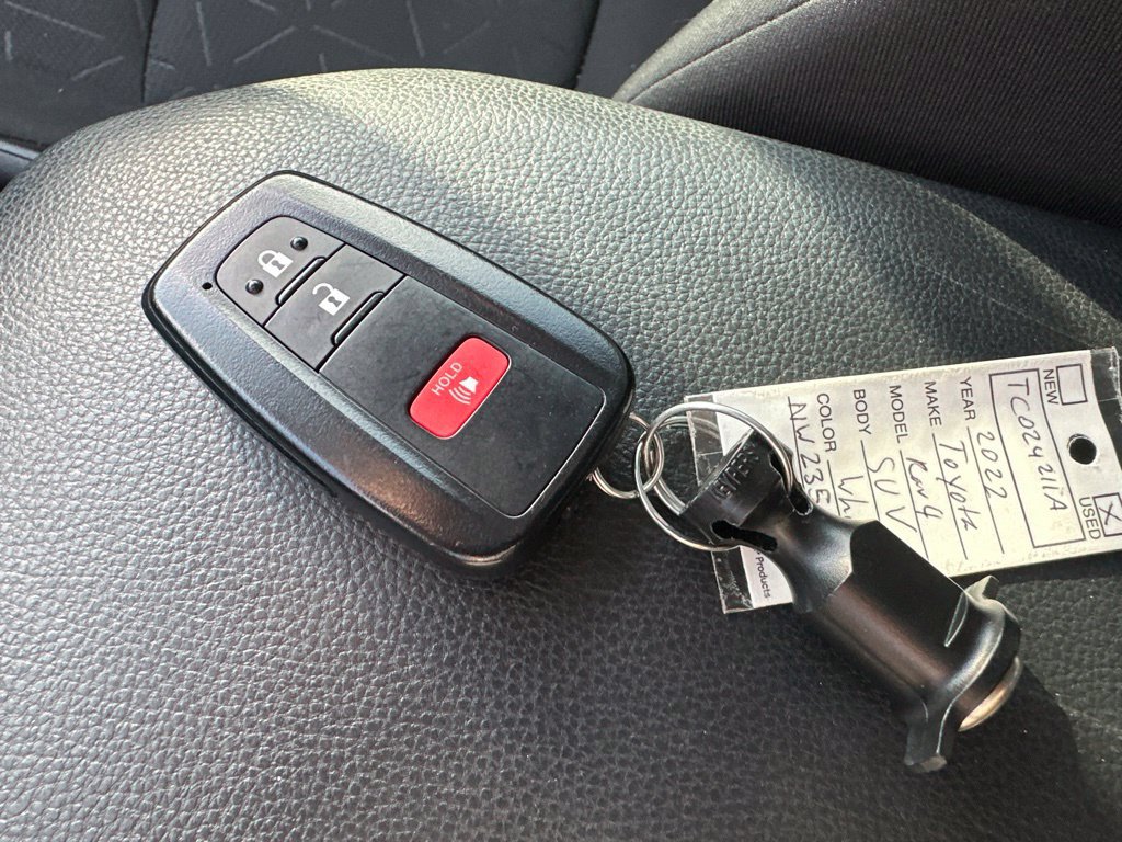Used 2022 Toyota RAV4 XLE FWD image 20