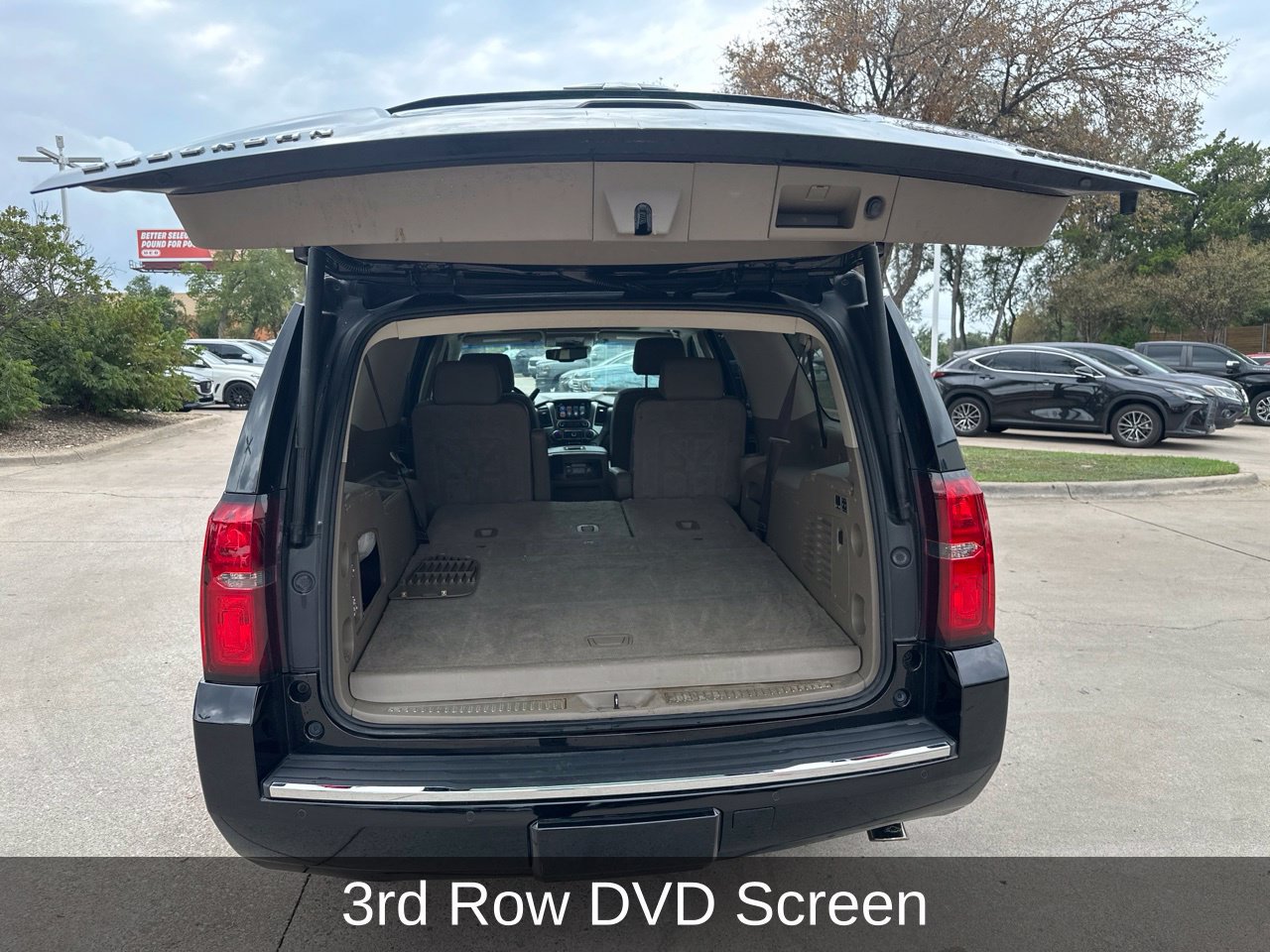 Used 2019 Chevrolet Suburban Premier RWD image 27