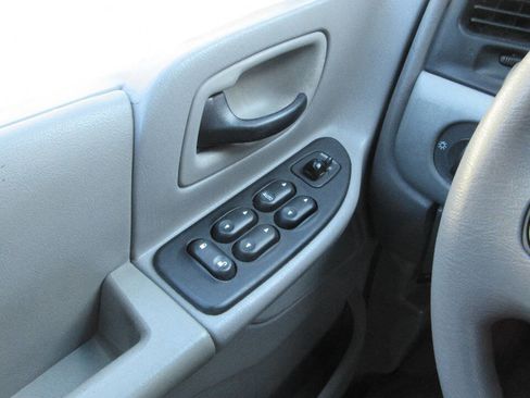 Used 2002 Ford Windstar LX image 31