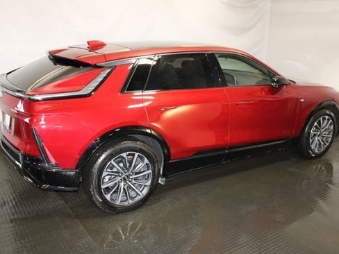 Certified 2024 Cadillac Lyriq Sport w/ LPO, Floor Liner Package AWD/4WD image 5
