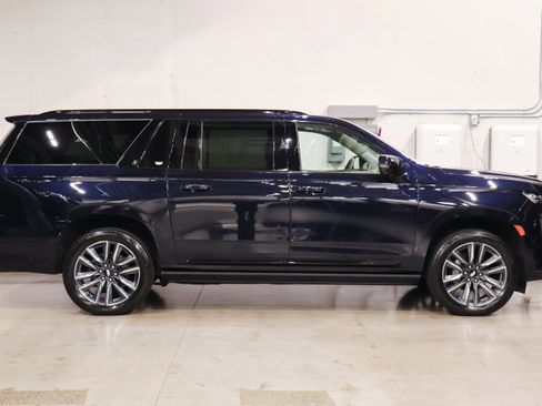 Certified 2022 Cadillac Escalade ESV Sport Platinum image 6