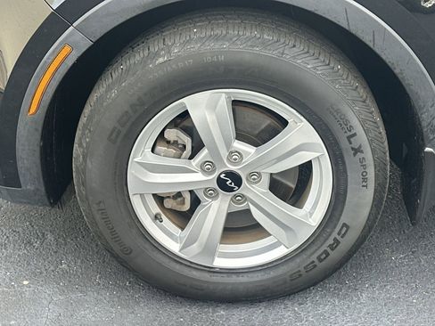 Used 2023 Kia Sorento LX image 13