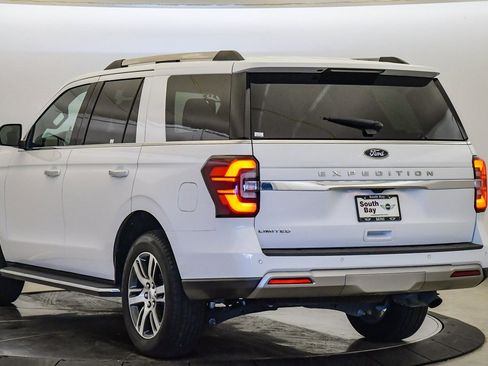 Used 2023 Ford Expedition Limited image 2