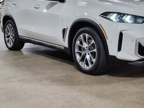 Used 2024 BMW X5 xDrive40i w/ Climate Comfort Package image 16