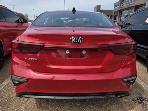 Used 2021 Kia Forte LXS FWD image 4