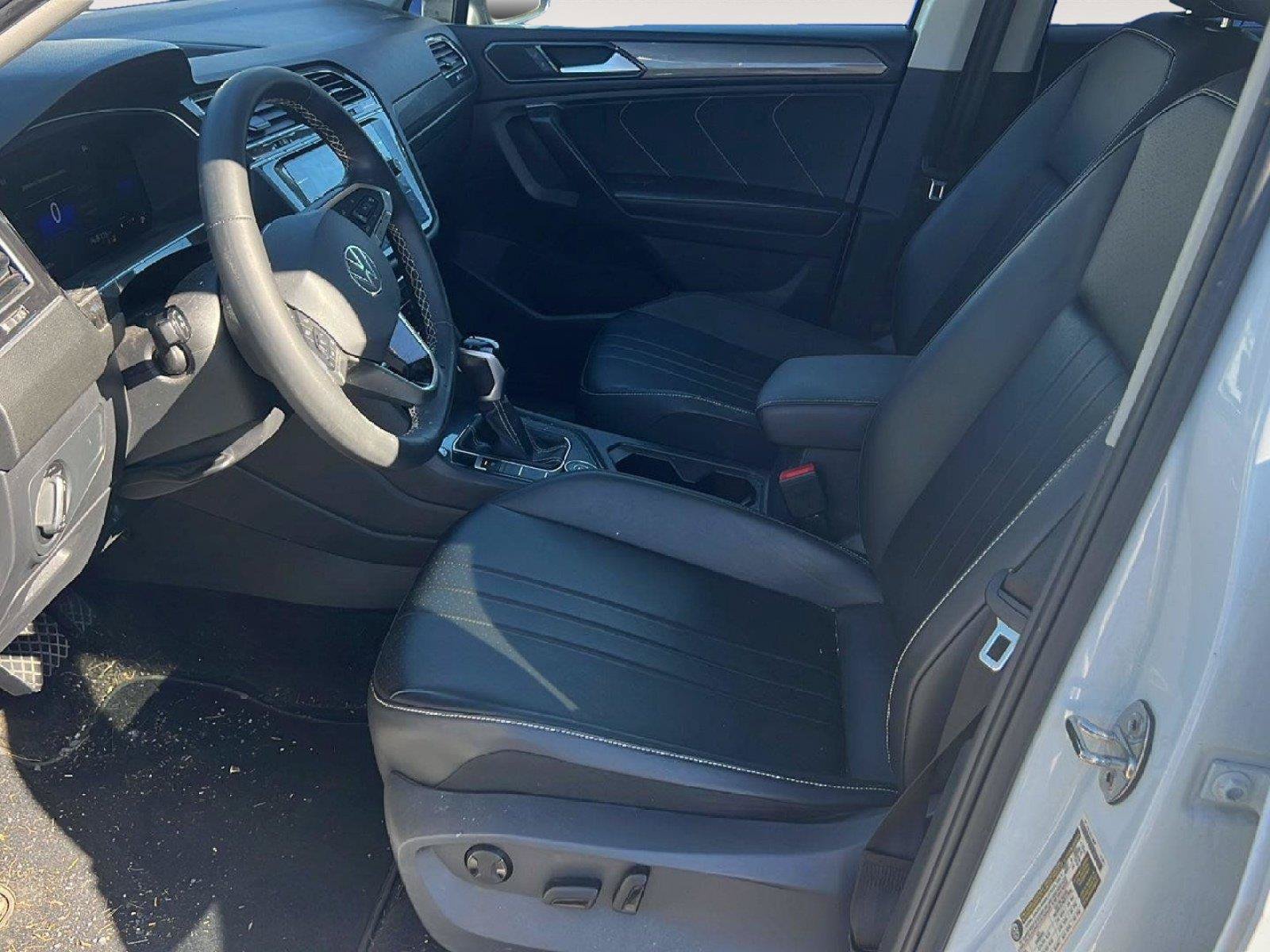 Used 2023 Volkswagen Tiguan SE AWD/4WD image 9