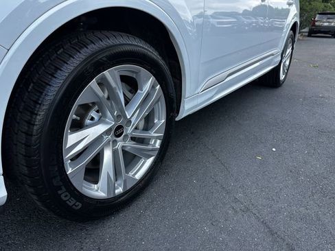 Used 2022 Audi Q7 3.0T Premium Plus w/ Premium Plus Package AWD/4WD image 12