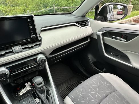 Used 2020 Toyota RAV4 XLE w/ Convenience Package AWD/4WD image 15