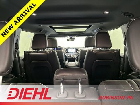 Used 2023 Chrysler Pacifica Limited w/ S Appearance Package image 9
