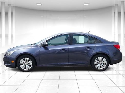 Used 2014 Chevrolet Cruze LS FWD image 2