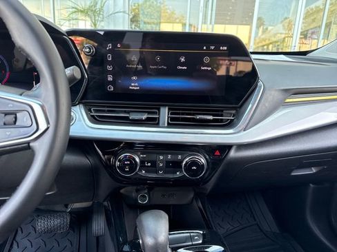 Certified 2025 Chevrolet Trax LT w/ Driver Confidence Package FWD image 17