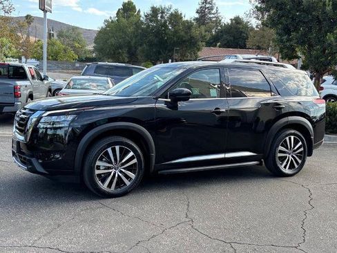 Certified 2025 Nissan Pathfinder Platinum w/ Cargo Package FWD image 8