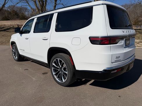 Used 2023 Jeep Wagoneer Series III w/ Premium Group I image 7