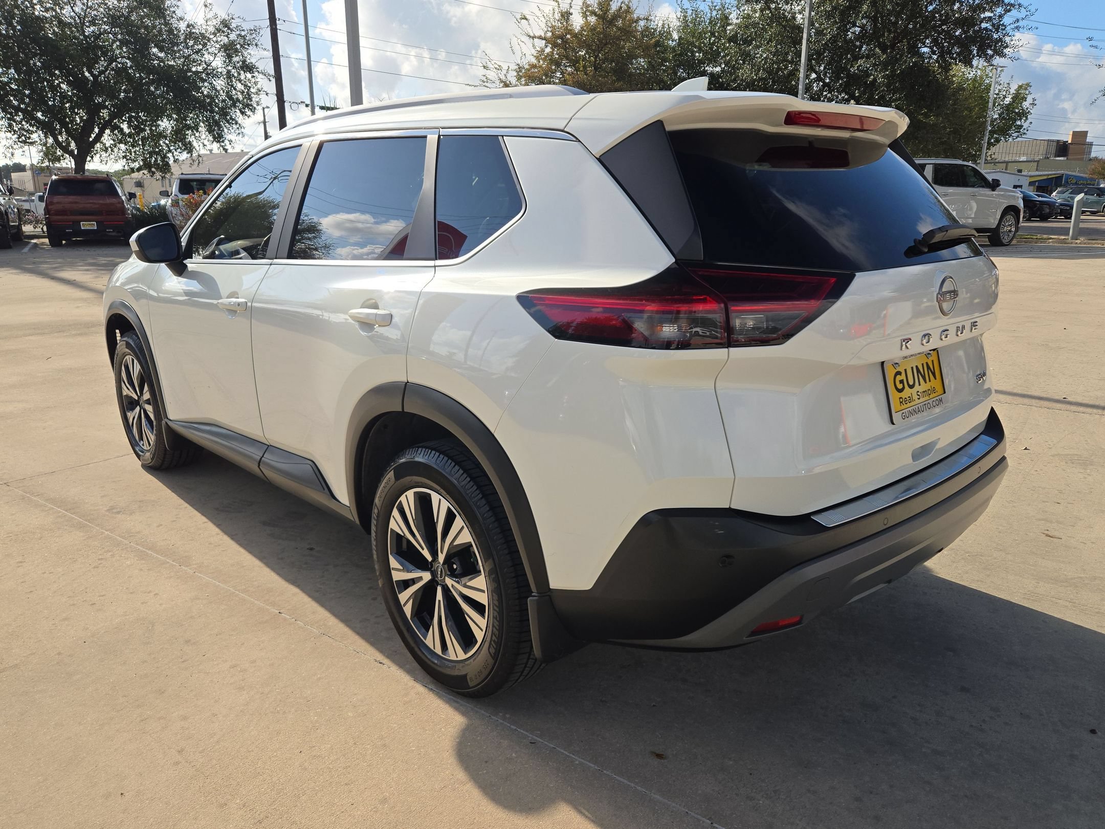 Used 2023 Nissan Rogue SV w/ SV Premium B Package FWD image 5