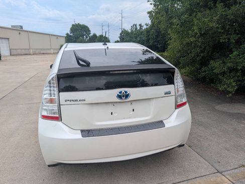 Used 2010 Toyota Prius Five FWD image 2