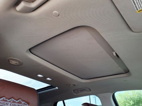 Used 2019 Chevrolet Traverse High Country AWD/4WD image 18